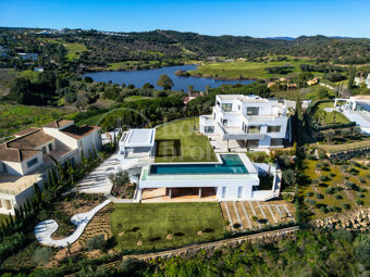 Villa Kivir – Exceptionell lyxvilla med 8 sovrum till salu i Sotogrande Alto