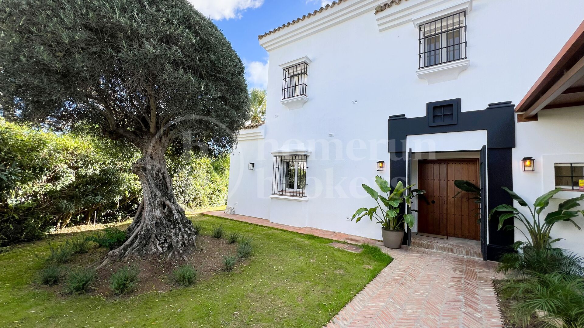 Villa G12 - Elegant Four Bedroom Villa in Sotogrande Alto