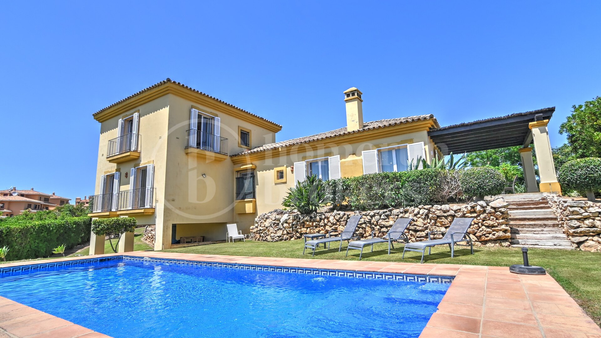Villa Vista Lago - Family Home with Expansion Potential in Sotogrande