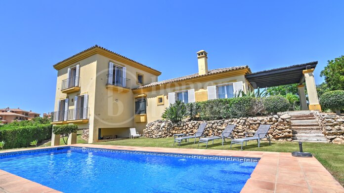Villa Vista Lago - Family Home with Expansion Potential in Sotogrande