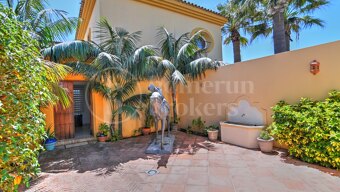 Villa Vista Lago - Family Home with Expansion Potential in Sotogrande