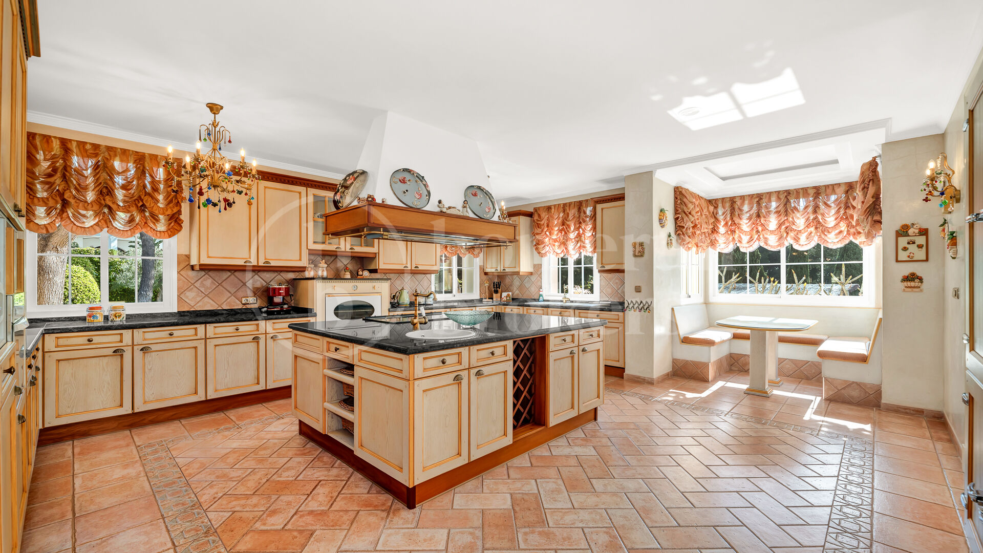 Villa Solomia - with Breathtaking Views in Sierra Blanca