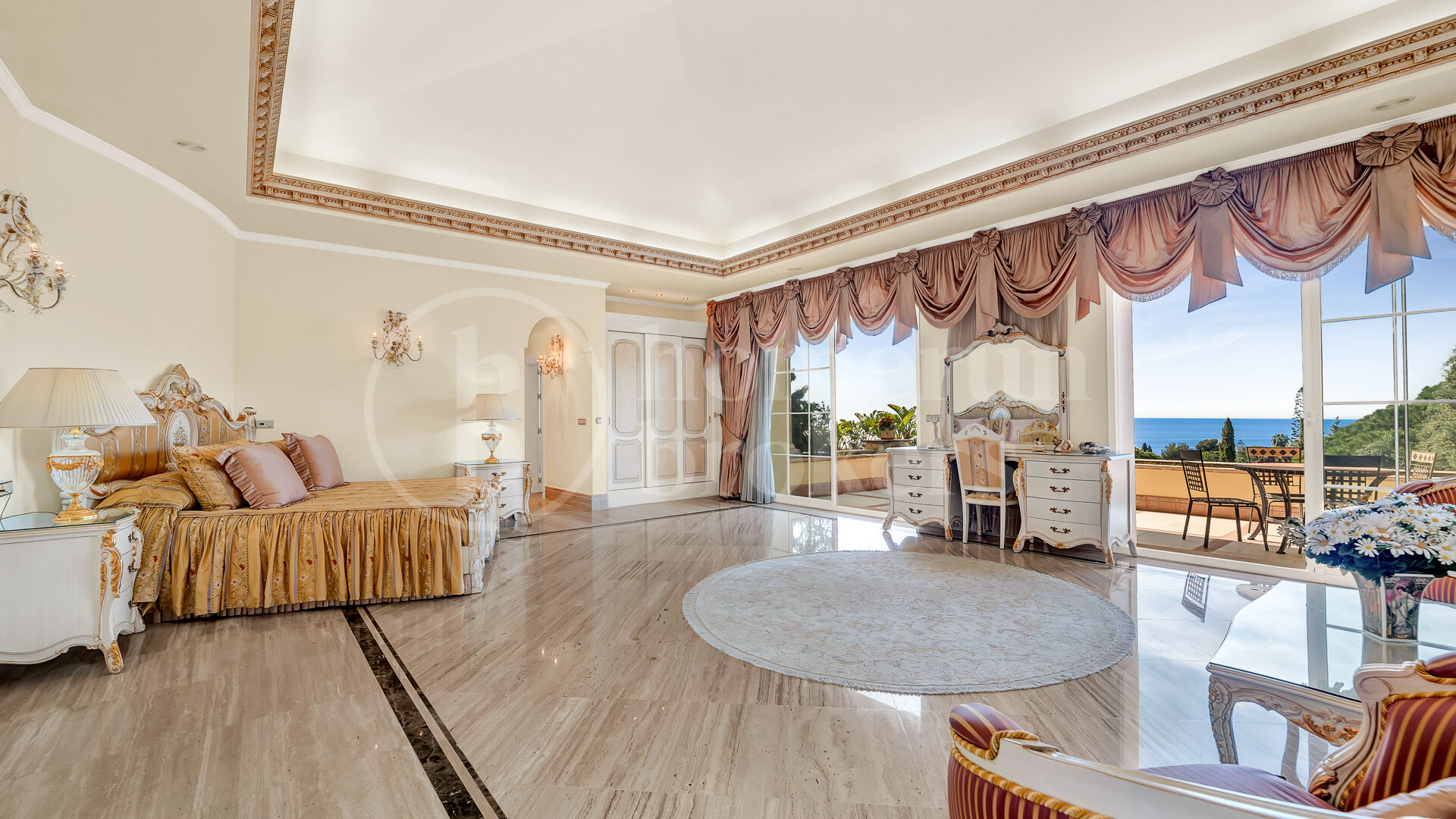 Villa Solomia - with Breathtaking Views in Sierra Blanca