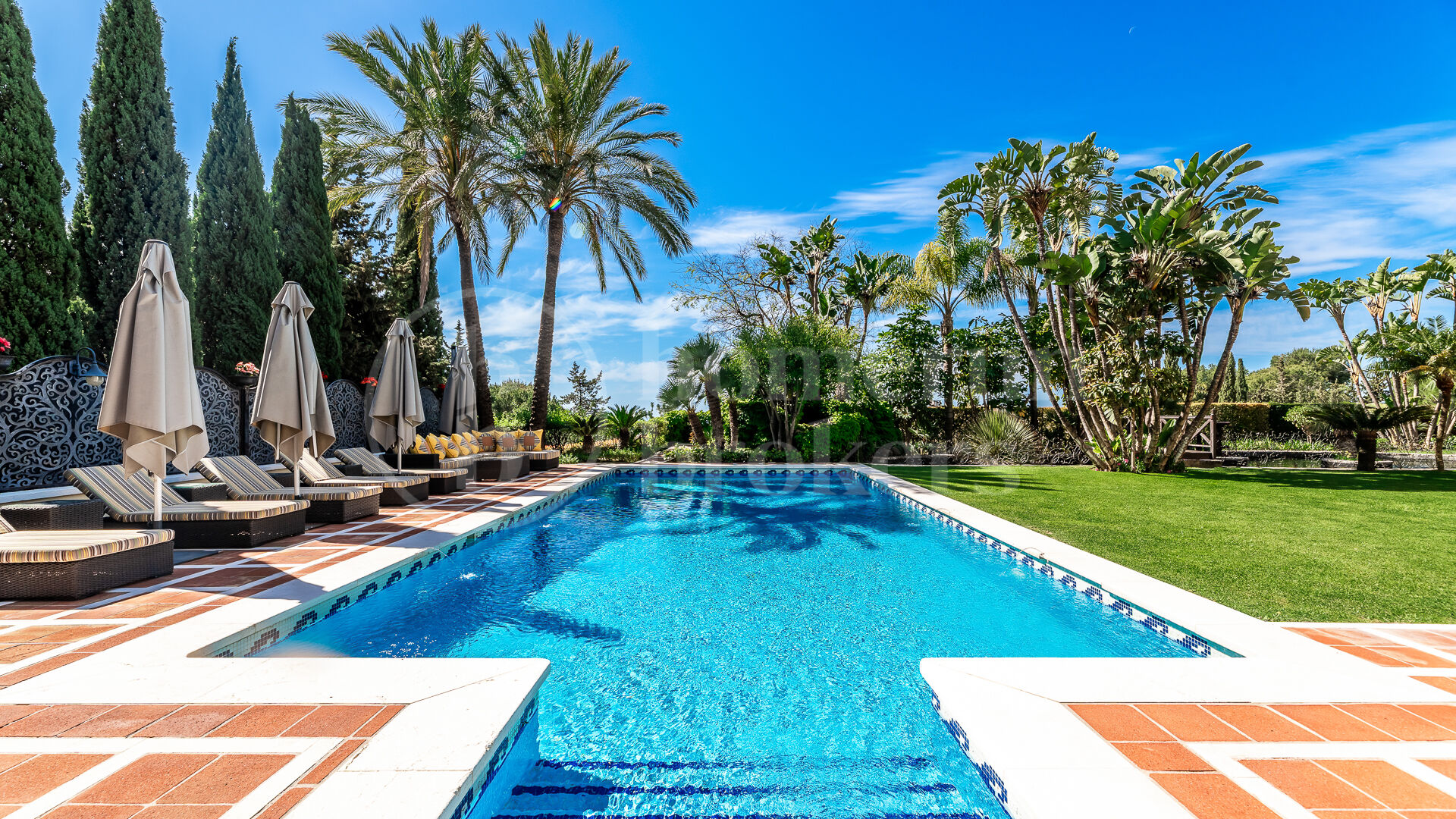 Villa Solomia - with Breathtaking Views in Sierra Blanca