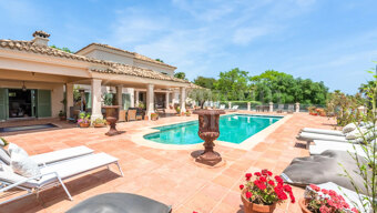 Villa Francesca - Spacious 9-Bedroom Villa with Panoramic Views in Sotogrande Alto