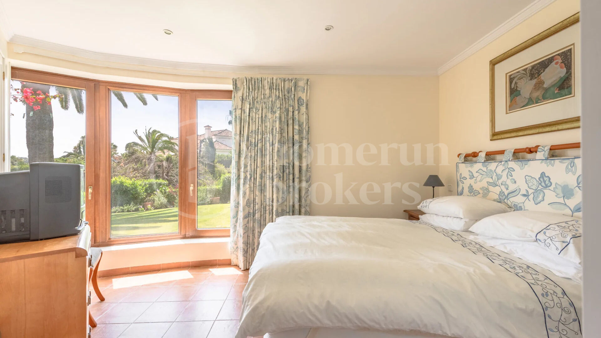 Villa Francesca - Spacious 9-Bedroom Villa with Panoramic Views in Sotogrande Alto