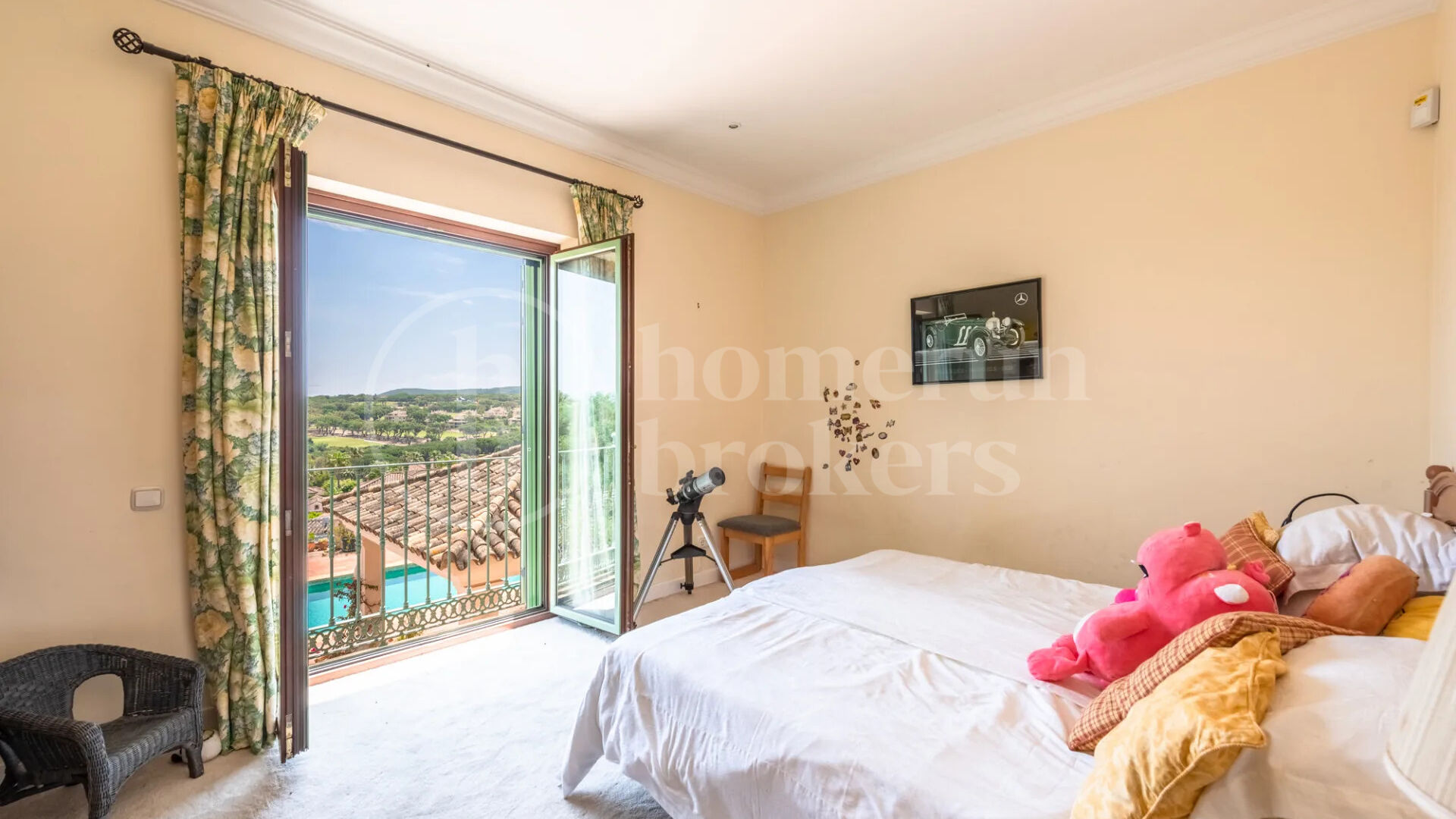 Villa Francesca - Spacious 9-Bedroom Villa with Panoramic Views in Sotogrande Alto