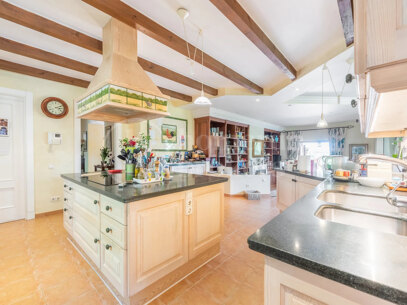 Villa Francesca - Rymlig 9 sovrum Villa med panoramautsikt i Sotogrande Alto