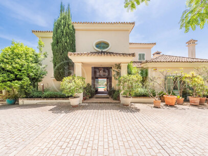 Villa Francesca - Rymlig 9 sovrum Villa med panoramautsikt i Sotogrande Alto