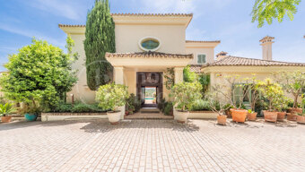 Villa Francesca - Spacious 9-Bedroom Villa with Panoramic Views in Sotogrande Alto