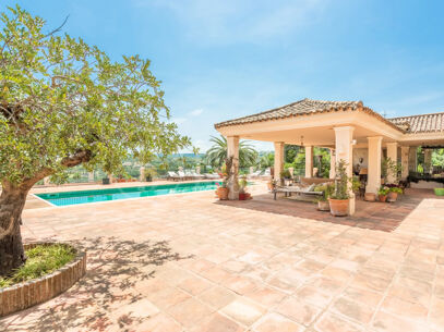 Villa Francesca - Spacious 9-Bedroom Villa with Panoramic Views in Sotogrande Alto