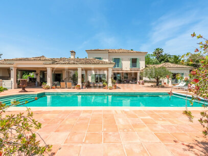 Villa Francesca - Rymlig 9 sovrum Villa med panoramautsikt i Sotogrande Alto