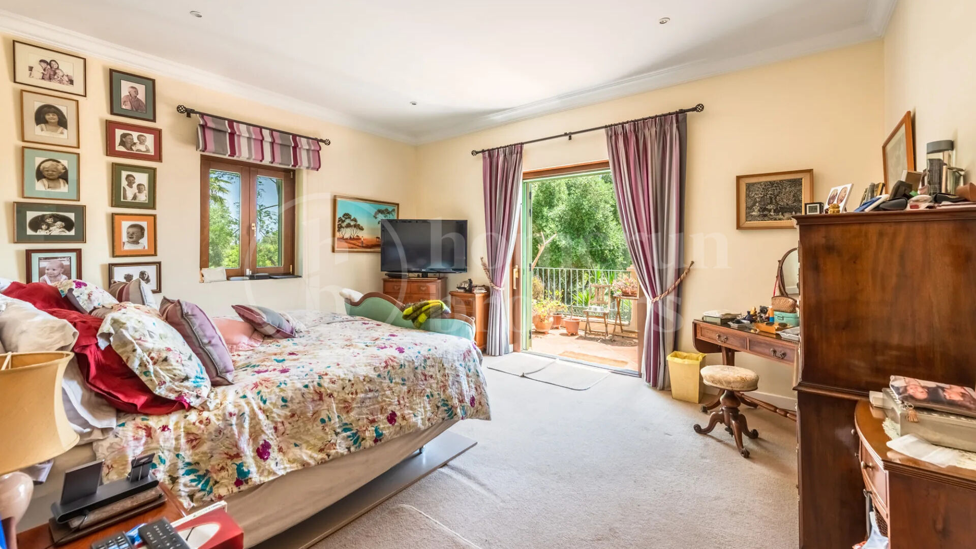 Villa Francesca - Spacious 9-Bedroom Villa with Panoramic Views in Sotogrande Alto