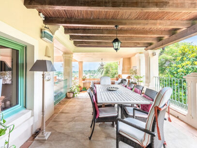 Villa Francesca - Spacious 9-Bedroom Villa with Panoramic Views in Sotogrande Alto