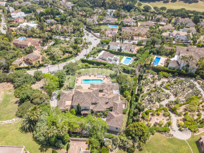Villa Francesca - Spacious 9-Bedroom Villa with Panoramic Views in Sotogrande Alto