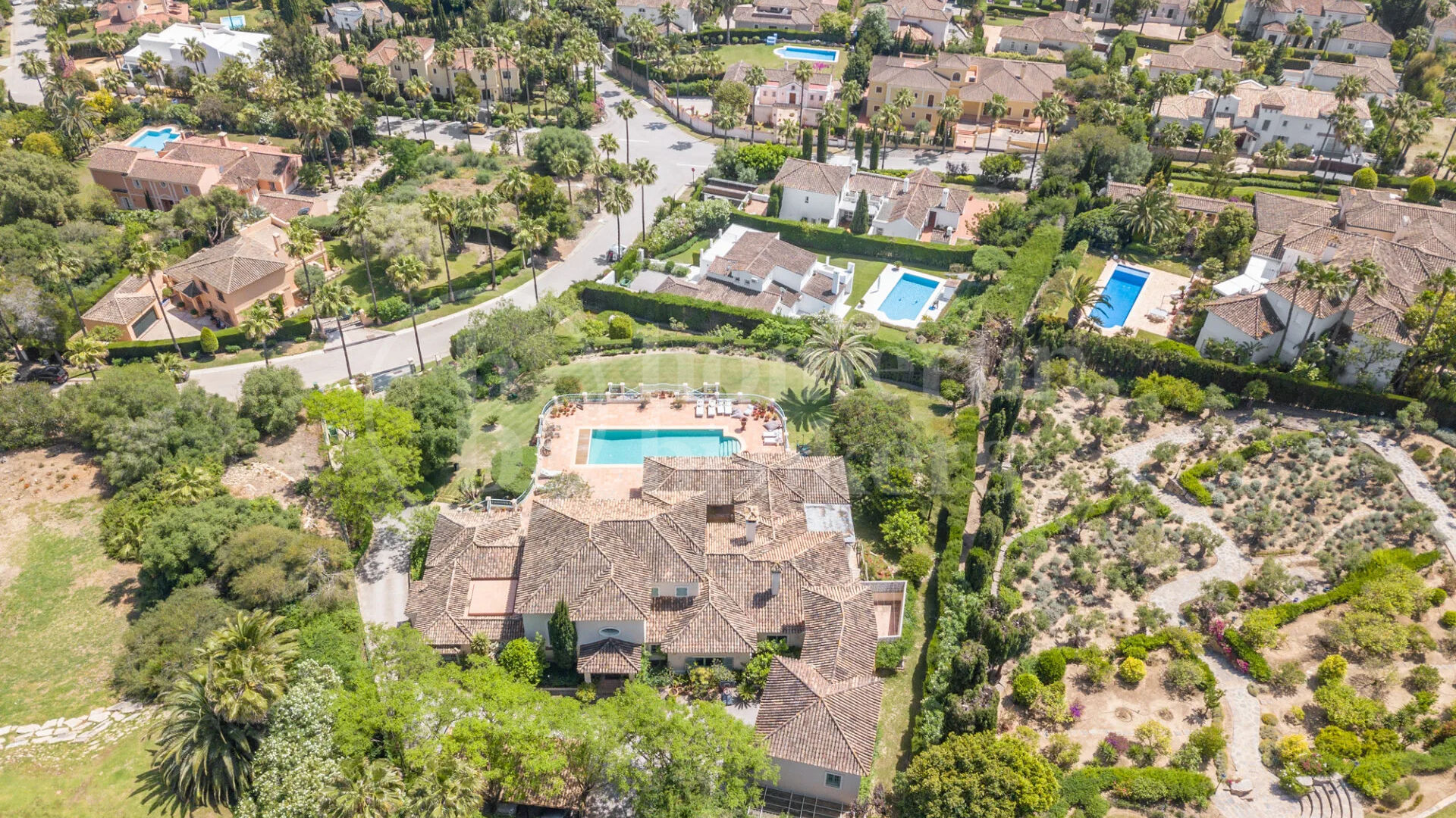 Villa Francesca - Spacious 9-Bedroom Villa with Panoramic Views in Sotogrande Alto