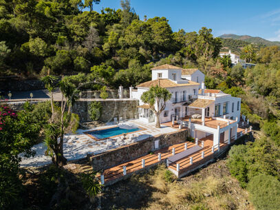 Villa Esencia - Investment and redevelopment Opportunity in El Madroñal