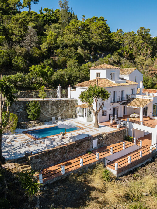 Villa Esencia - Elegant Andalusian Luxury Villa with Panoramic Sea Views