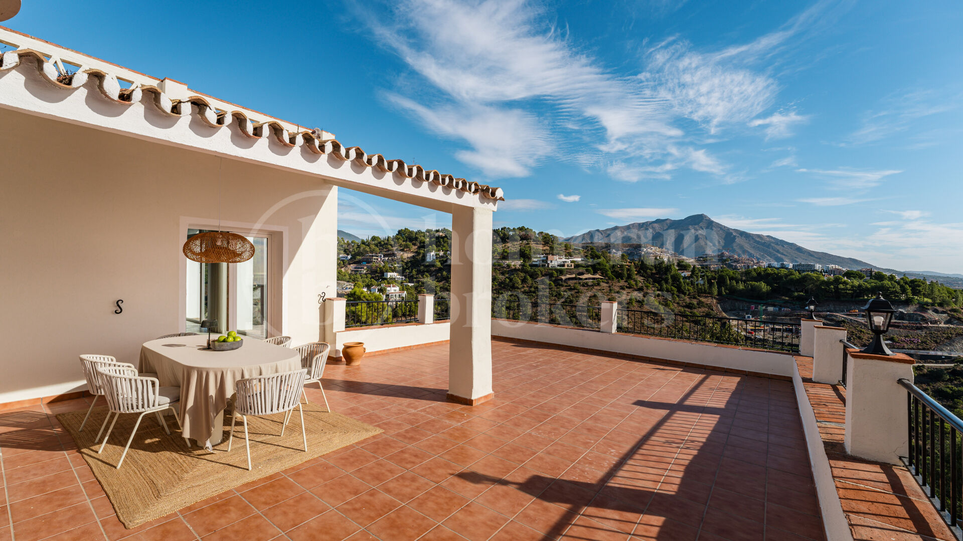 Villa Esencia - Investment and redevelopment Opportunity in El Madroñal