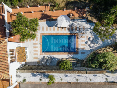 Villa Esencia - Investment and redevelopment Opportunity in El Madroñal