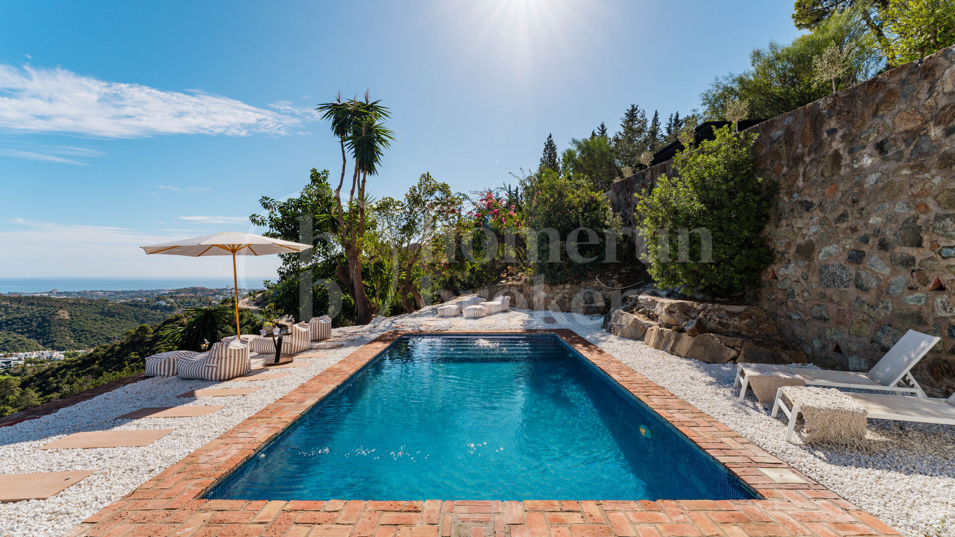 Villa Esencia - Investment and redevelopment Opportunity in El Madroñal