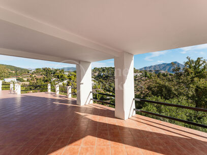 Villa Esencia - Investment and redevelopment Opportunity in El Madroñal