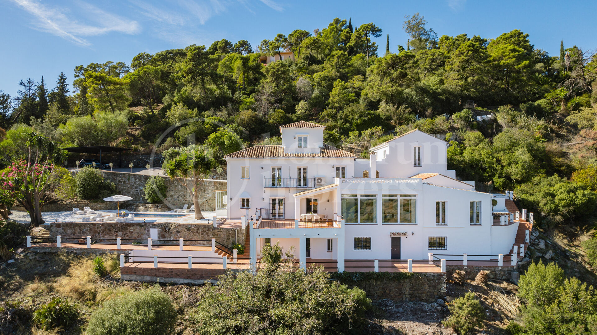 Villa Esencia - Investment and redevelopment Opportunity in El Madroñal