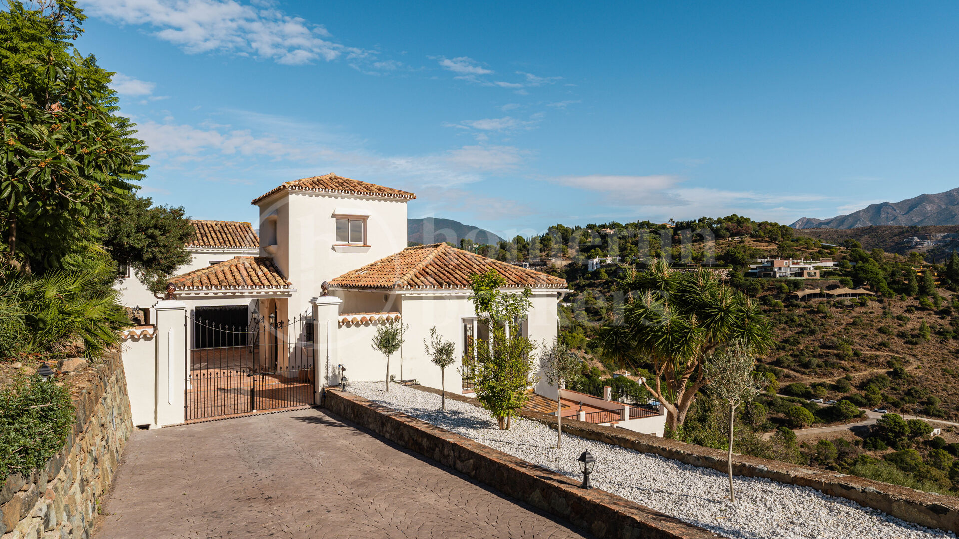 Villa Esencia - Investment and redevelopment Opportunity in El Madroñal