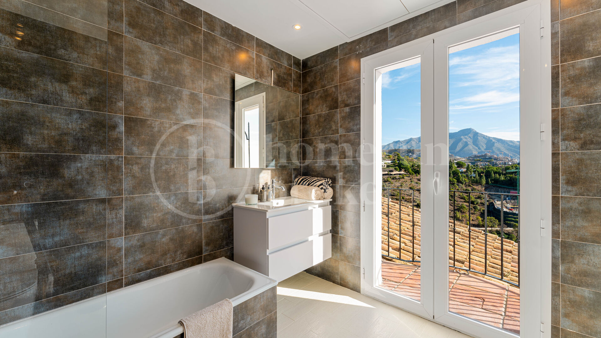 Villa Esencia - Investment and redevelopment Opportunity in El Madroñal