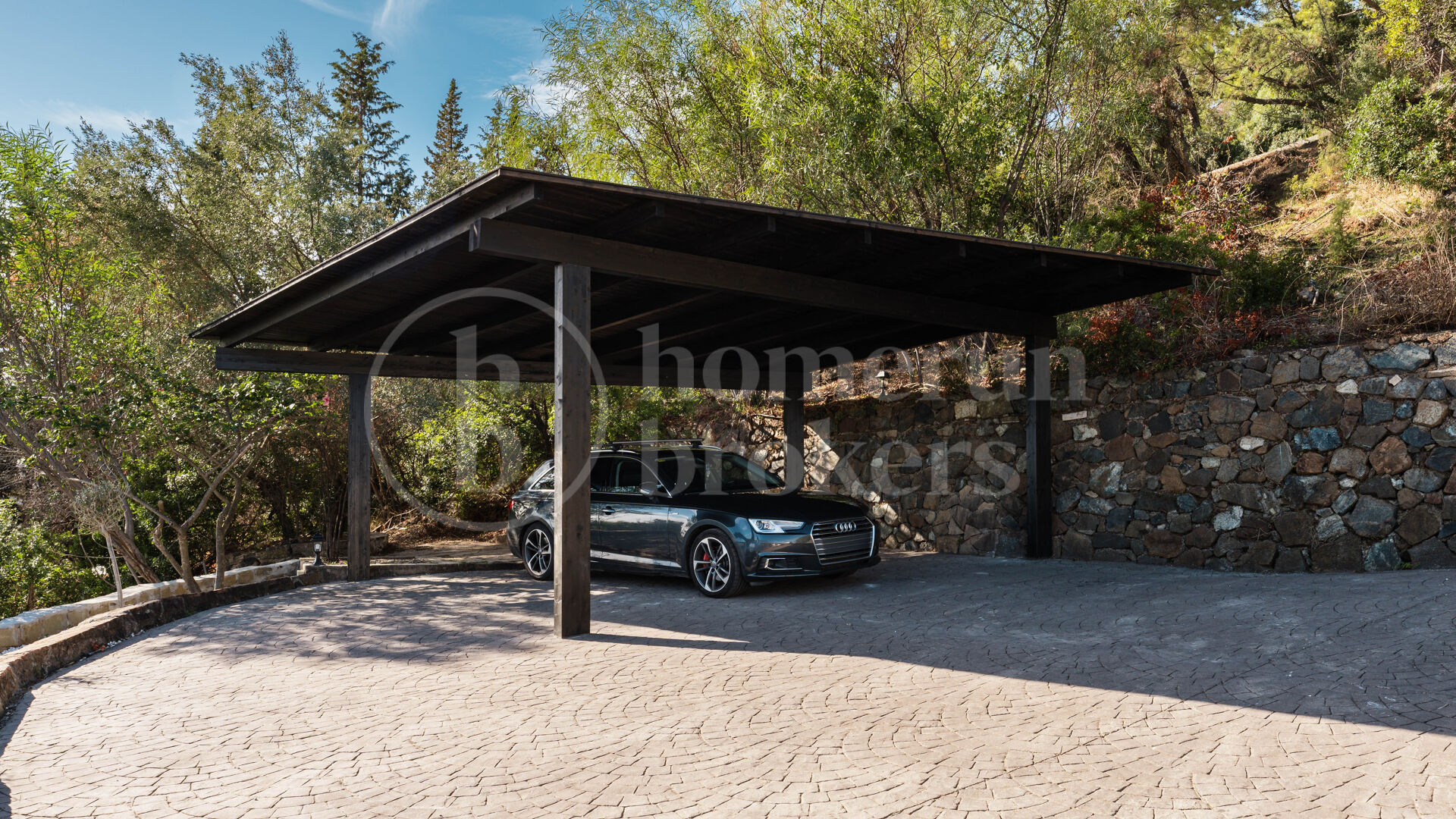 Villa Esencia - Investment and redevelopment Opportunity in El Madroñal