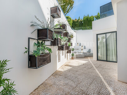 Villa Marina - Contemporary Villa for Sale in Las Brisas, Nueva Andalucía