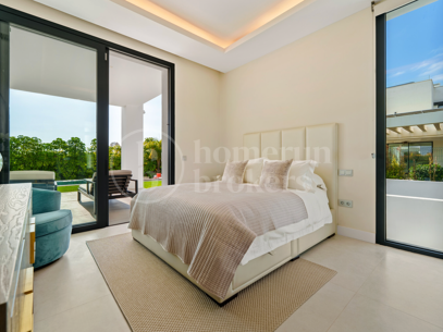 Casa Clare – Modern lyxvilla till salu i La Quinta, Marbella
