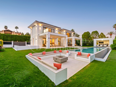 Casa Clare – Modern lyxvilla till salu i La Quinta, Marbella
