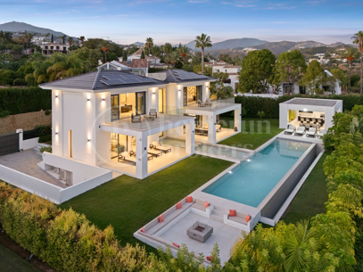 Casa Clare – Modern lyxvilla till salu i La Quinta, Marbella
