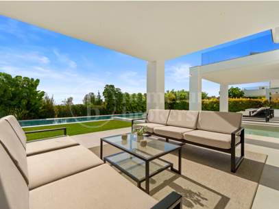 Casa Clare – Modern lyxvilla till salu i La Quinta, Marbella