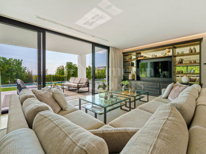 Casa Clare – Modern lyxvilla till salu i La Quinta, Marbella