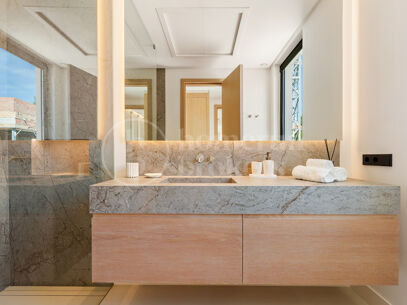 Villa Linda Vista – Contemporary Elegance by the Coast in San Pedro de Alcántara