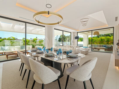 Villa Linda Vista – Contemporary Elegance by the Coast in San Pedro de Alcántara