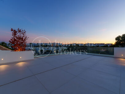 Villa Linda Vista – Contemporary Elegance by the Coast in San Pedro de Alcántara
