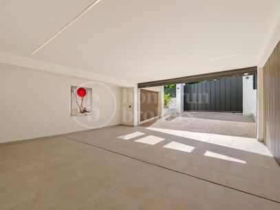 Villa Linda Vista – Contemporary Elegance by the Coast in San Pedro de Alcántara