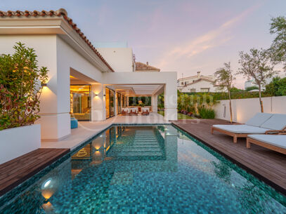 Villa Linda Vista – Contemporary Elegance by the Coast in San Pedro de Alcántara