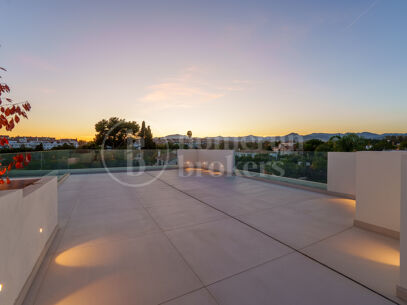 Villa Linda Vista – Contemporary Elegance by the Coast in San Pedro de Alcántara