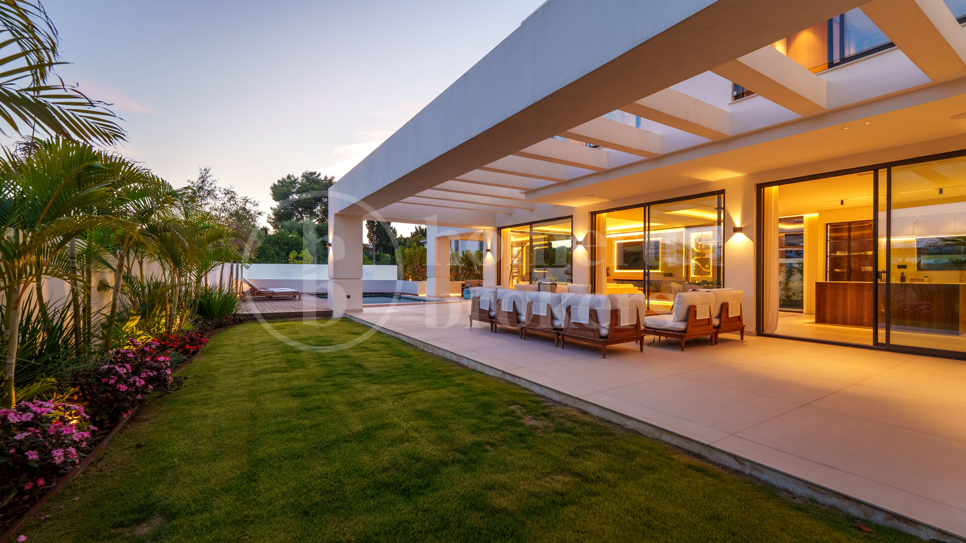 Villa Linda Vista – Contemporary Elegance by the Coast in San Pedro de Alcántara