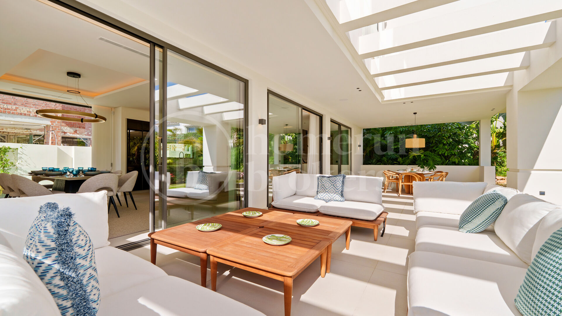 Villa Linda Vista – Contemporary Elegance by the Coast in San Pedro de Alcántara