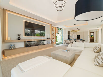 Villa Linda Vista – Contemporary Elegance by the Coast in San Pedro de Alcántara