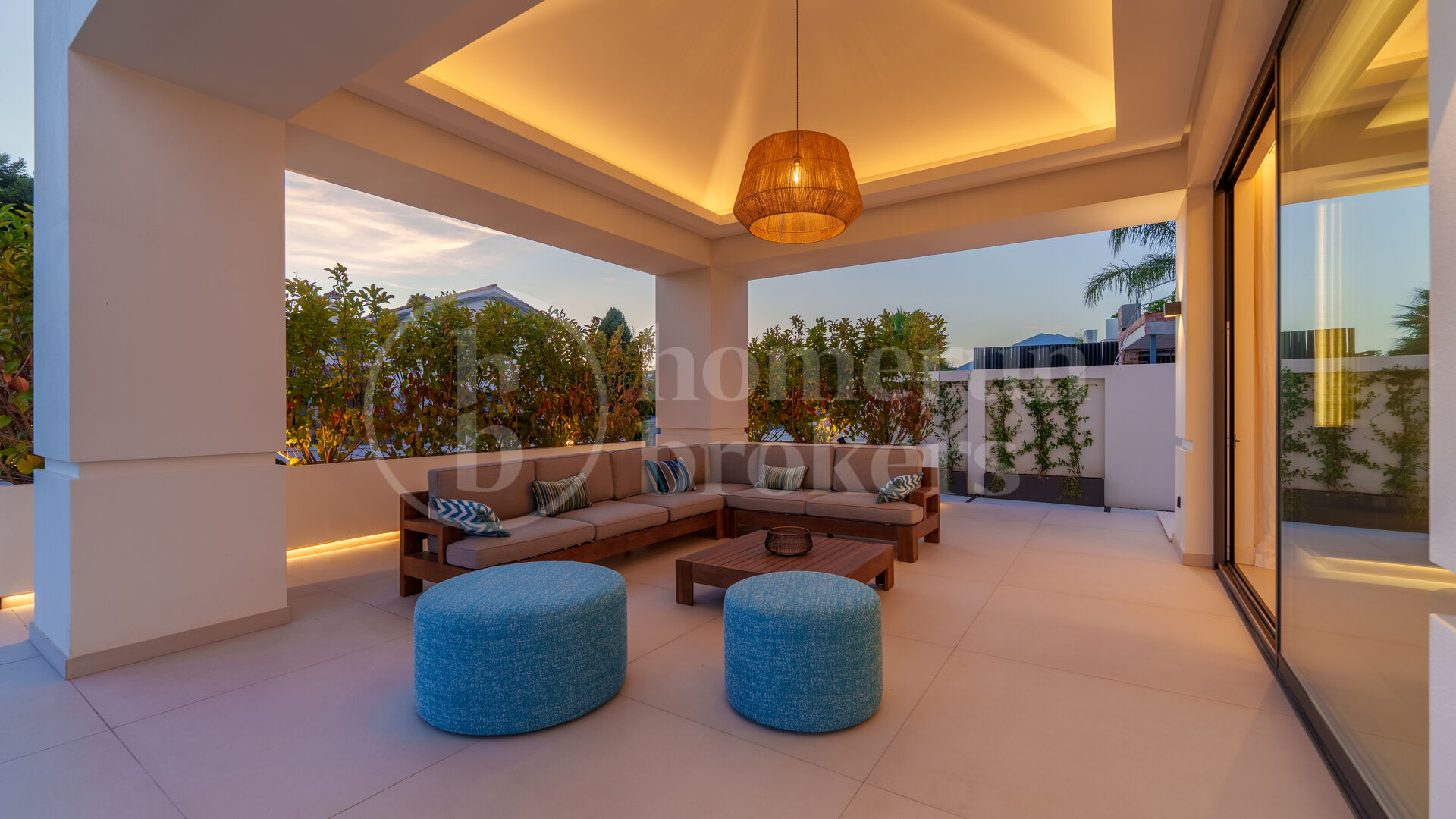 Villa Linda Vista – Contemporary Elegance by the Coast in San Pedro de Alcántara