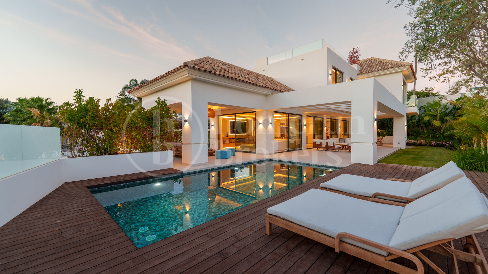 Villa Linda Vista – Contemporary Elegance by the Coast in San Pedro de Alcántara