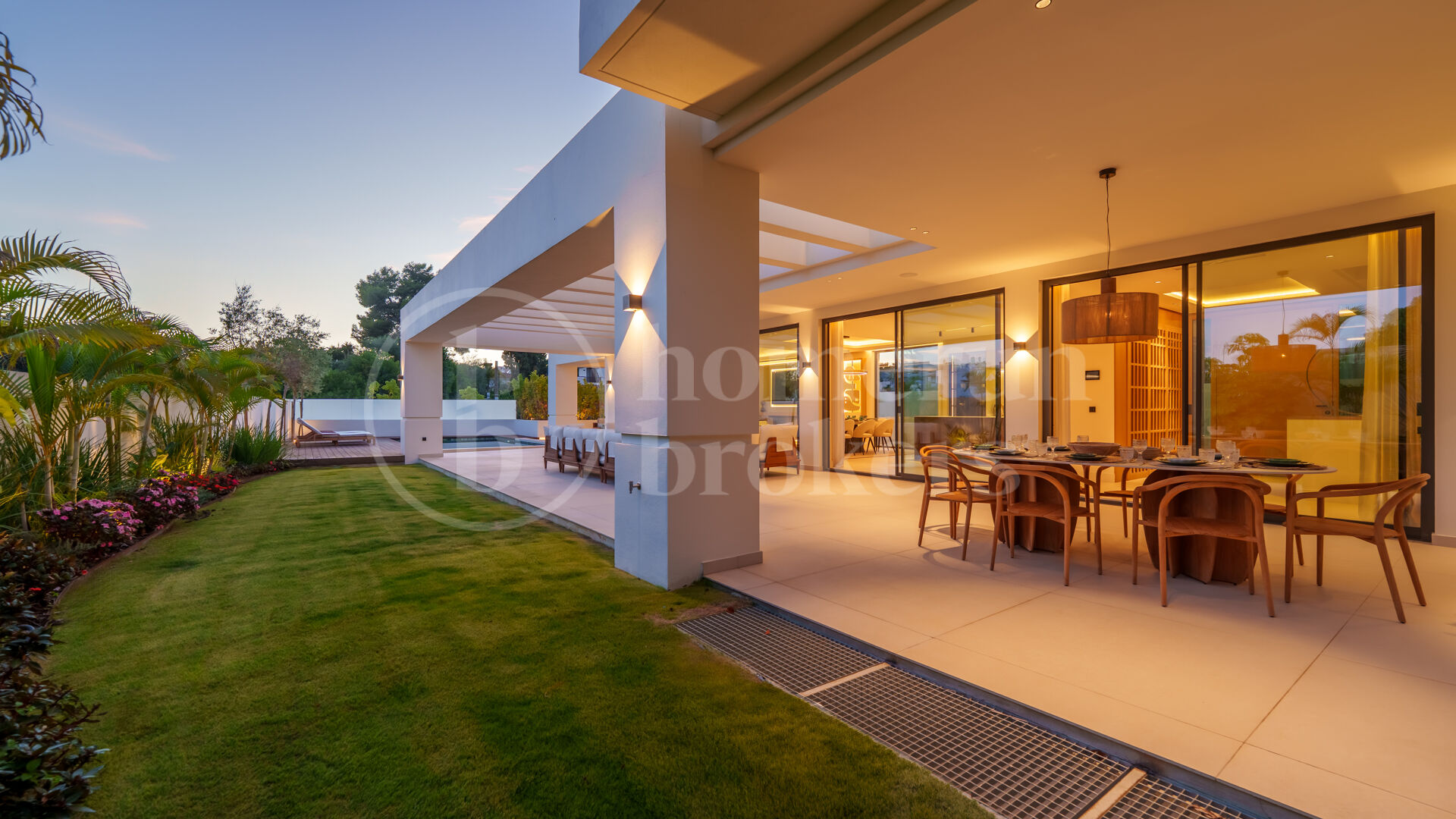 Villa Linda Vista – Contemporary Elegance by the Coast in San Pedro de Alcántara