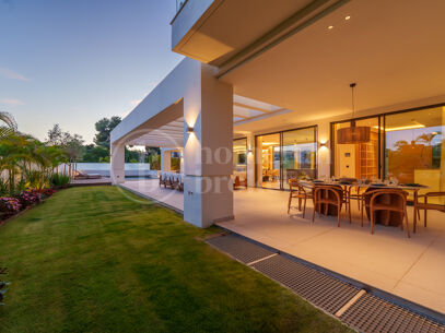 Villa Linda Vista – Contemporary Elegance by the Coast in San Pedro de Alcántara