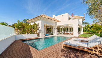 Villa Linda Vista – Contemporary Elegance by the Coast in San Pedro de Alcántara
